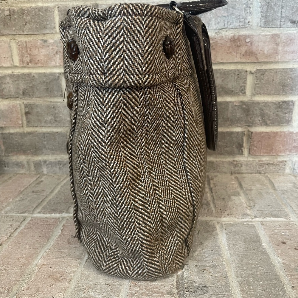 Chic Herringbone Tote Bag with Button Accents - Picture 5 of 13